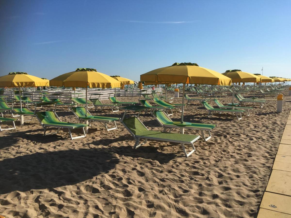 Appartamento Fronte Mare Rimini Exterior foto